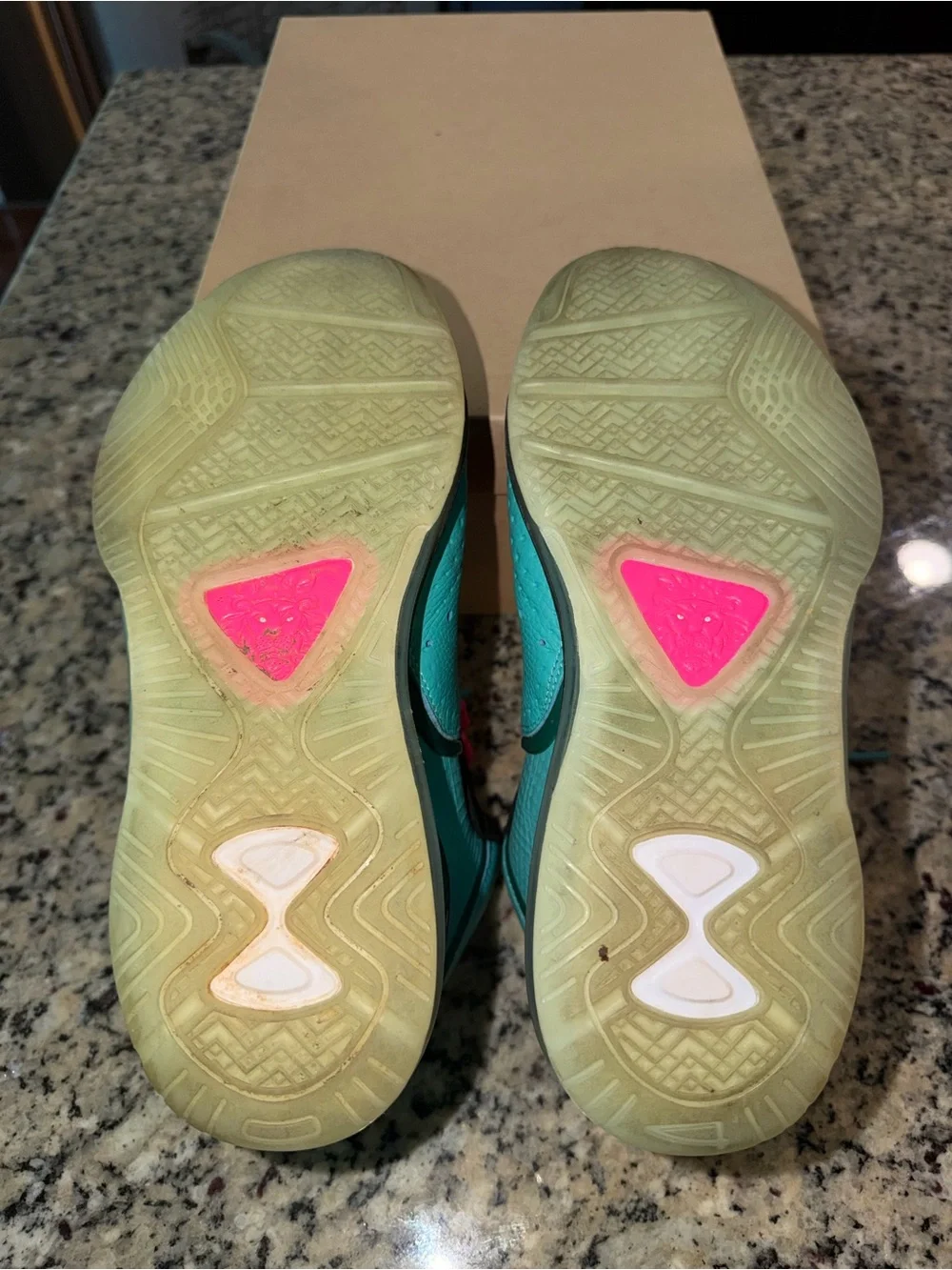 Size 7.5 Nike LeBron 8 South Beach SKU CZ0328-400 Used No Box